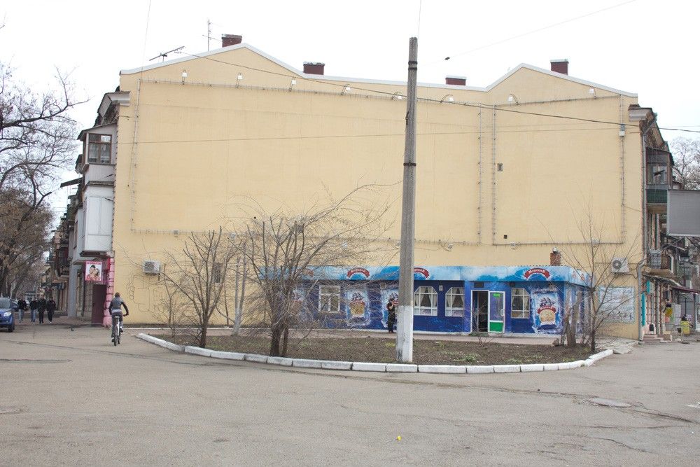 ЕКС! Продам! Терміново! У самому центрі , кафе Вагон на ділянці 6 соток.