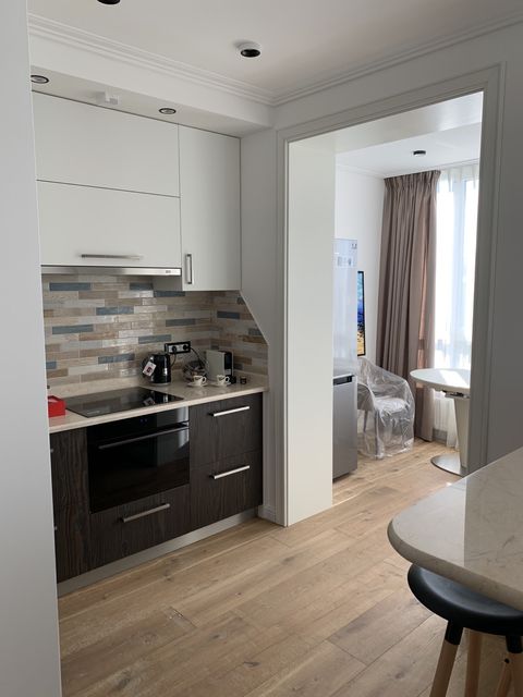 Квартира з дорогим авторським ремонтом. Заходь та живи!