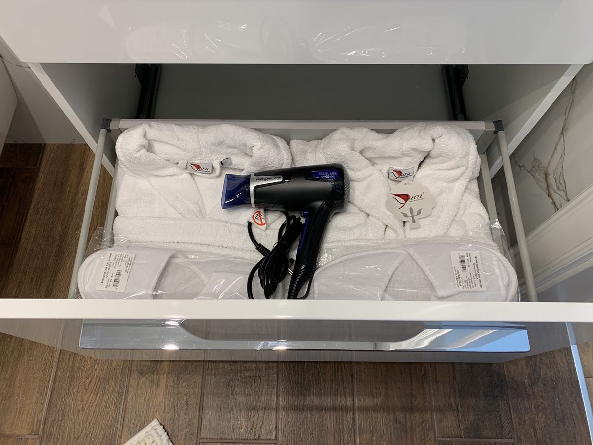 Квартира з дорогим авторським ремонтом. Заходь та живи!