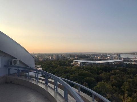 Penthouse on Leaders Boulevard