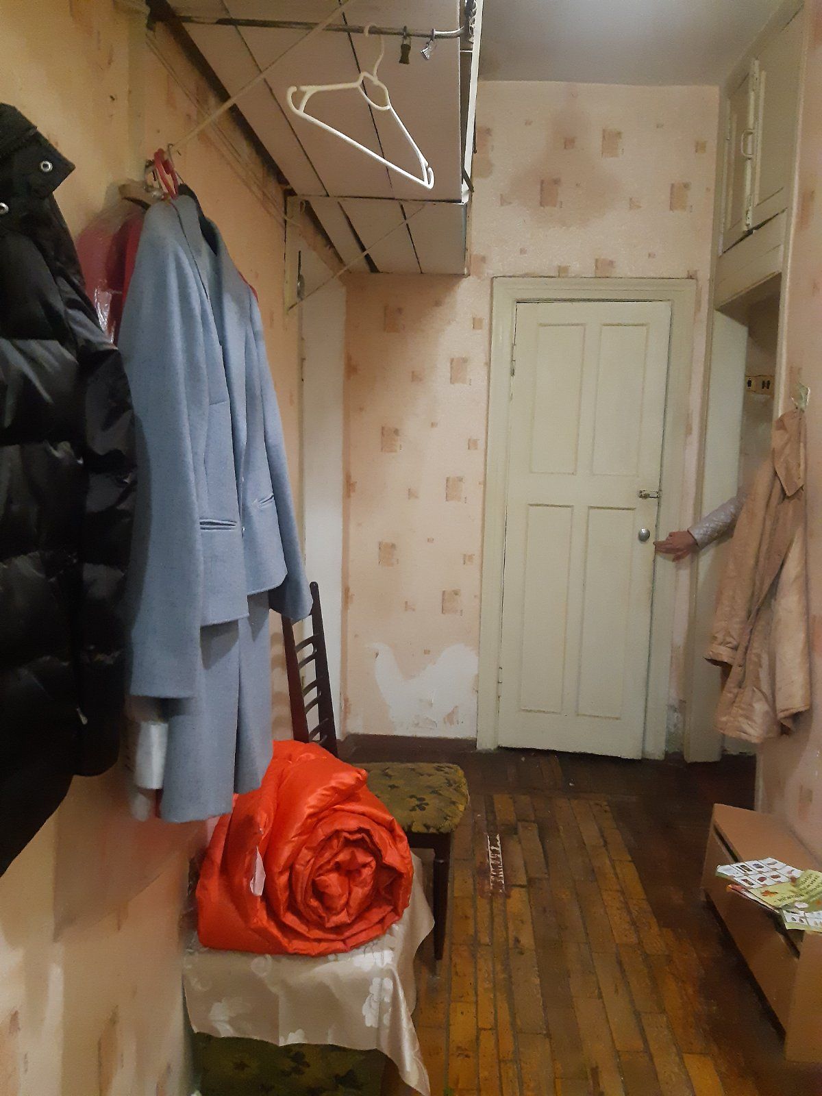 Продам двухкомнатную "сталинку"