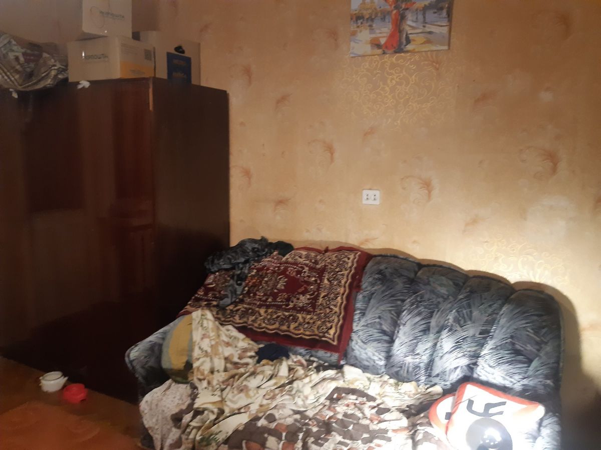 Продам двухкомнатную "сталинку"