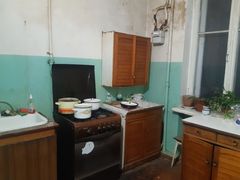 Продам двухкомнатную "сталинку"