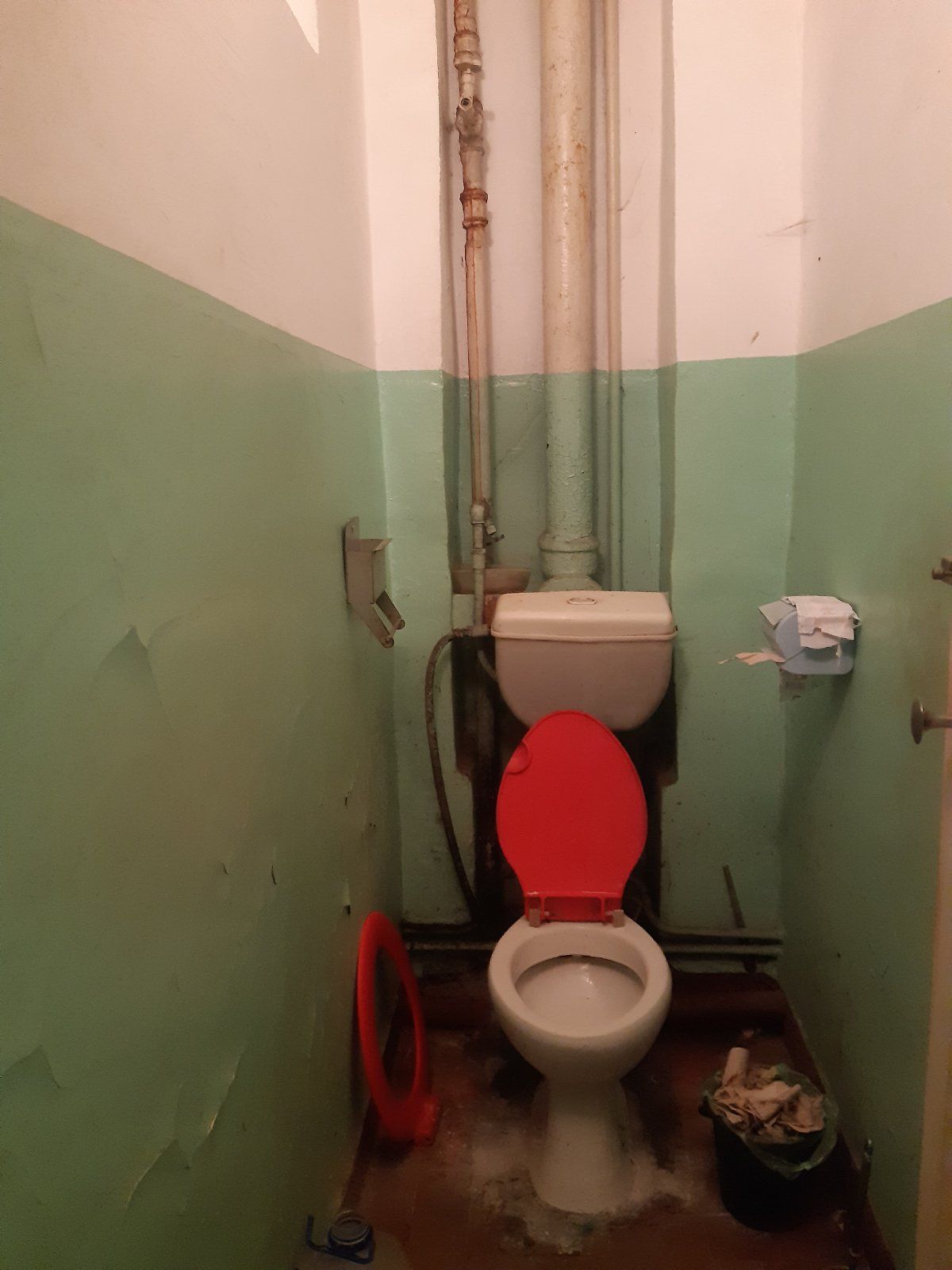 Продам двухкомнатную "сталинку"