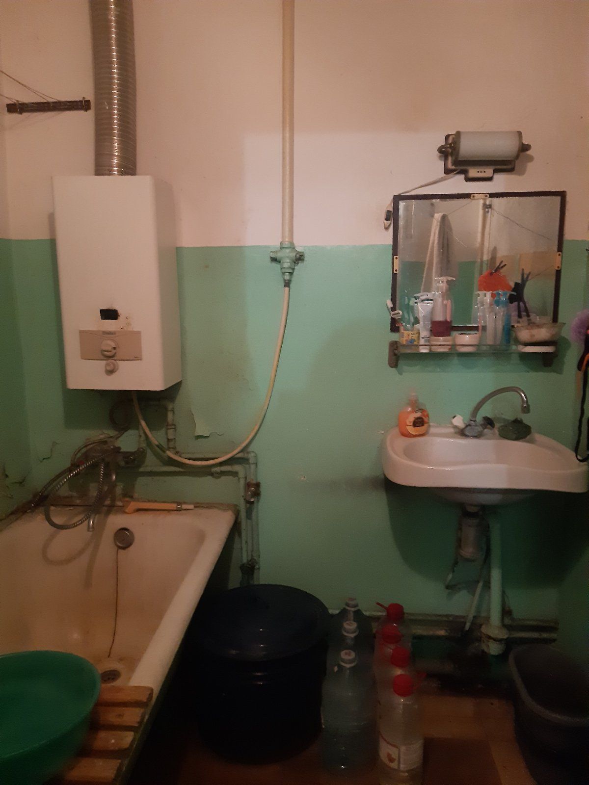 Продам двухкомнатную "сталинку"