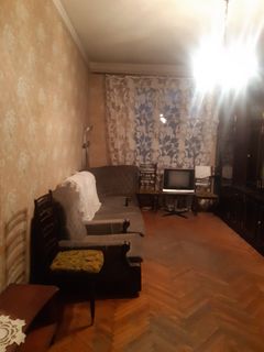 Продам двухкомнатную "сталинку"