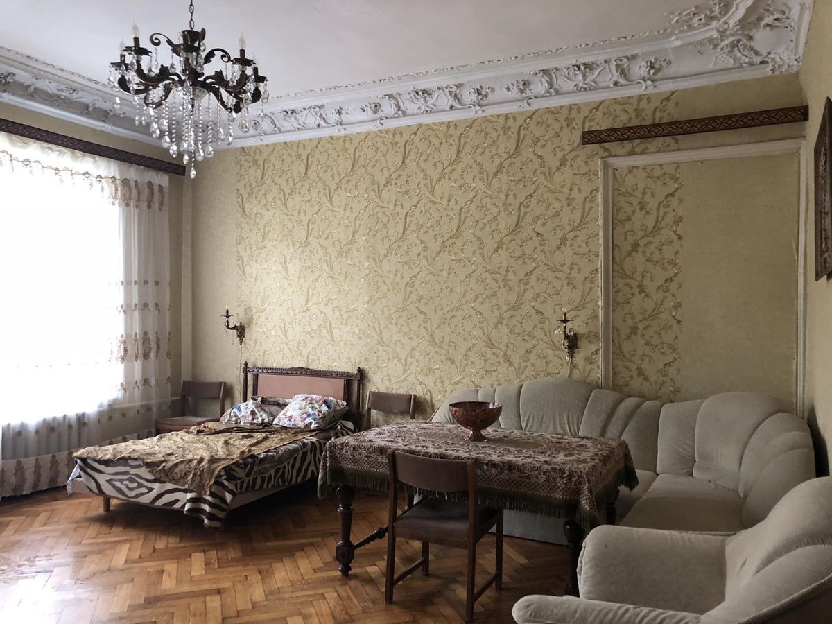 Квартира на Базарна вул.