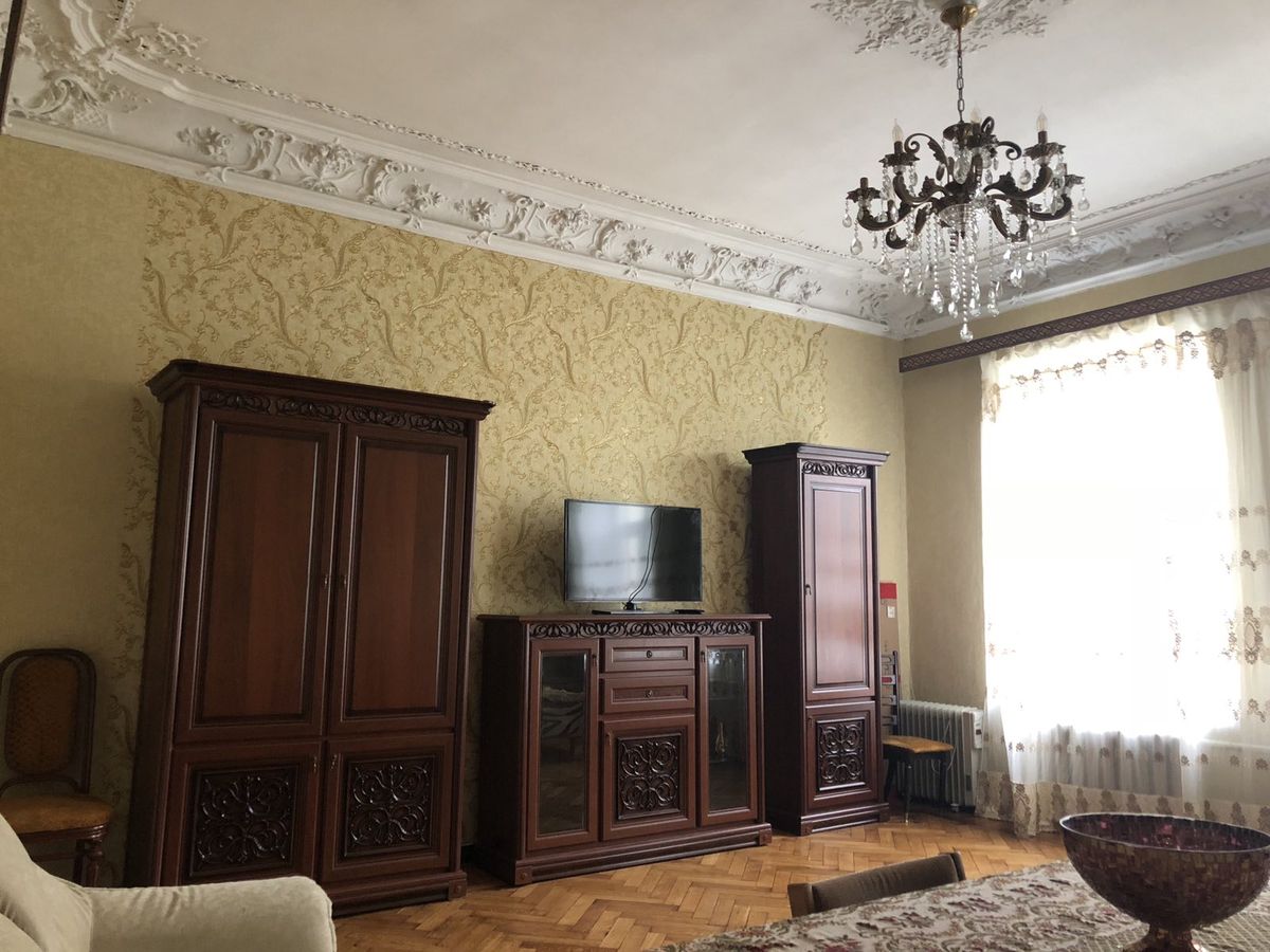 Квартира на Базарна вул.