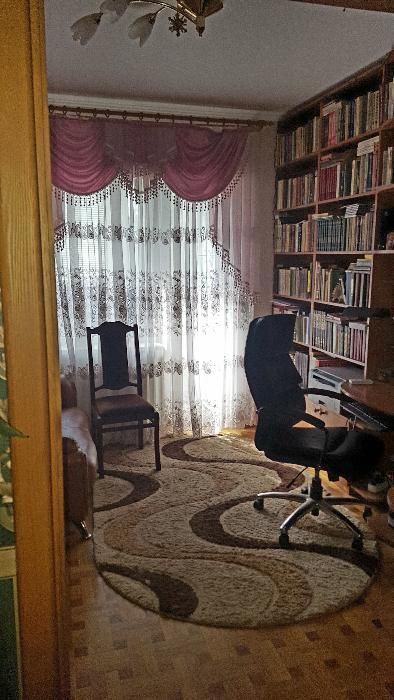 Квартира на Добровольського просп.