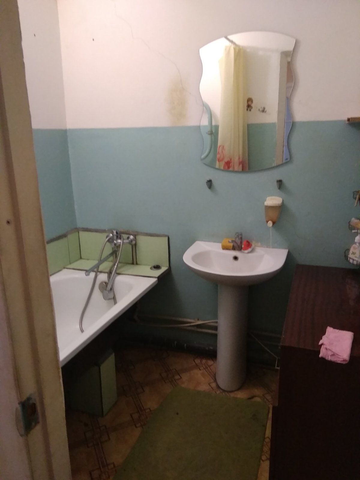 Продам простору квартиру в цегляному будинку