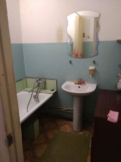 Продам простору квартиру в цегляному будинку