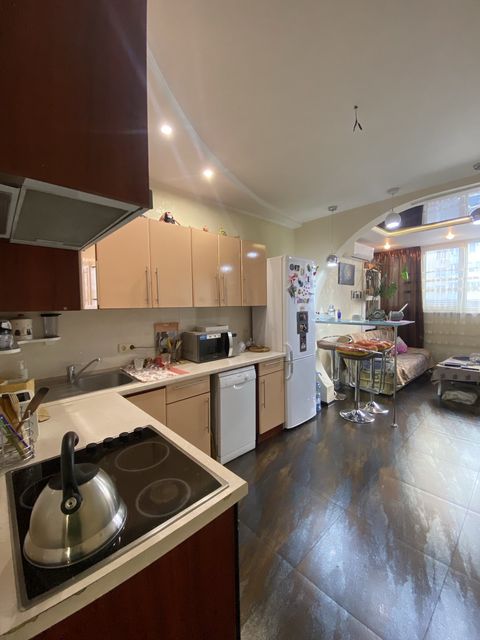 Apartment in the Raduzhny neighborhood, on