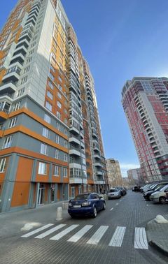 У продажу 1 кому в ЖК Чотири сезони пр-т Гагаріна кут Ботанічного пров.