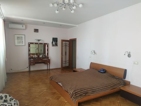 Квартира на Шампанському провулку