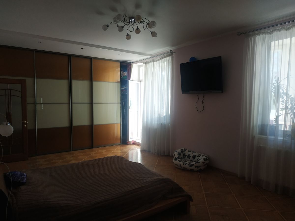 Квартира на Шампанському провулку