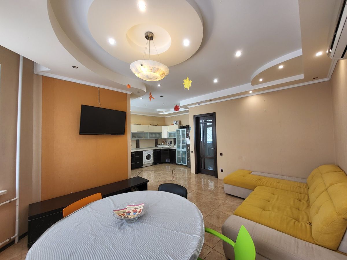 Квартира на Тополева вул.