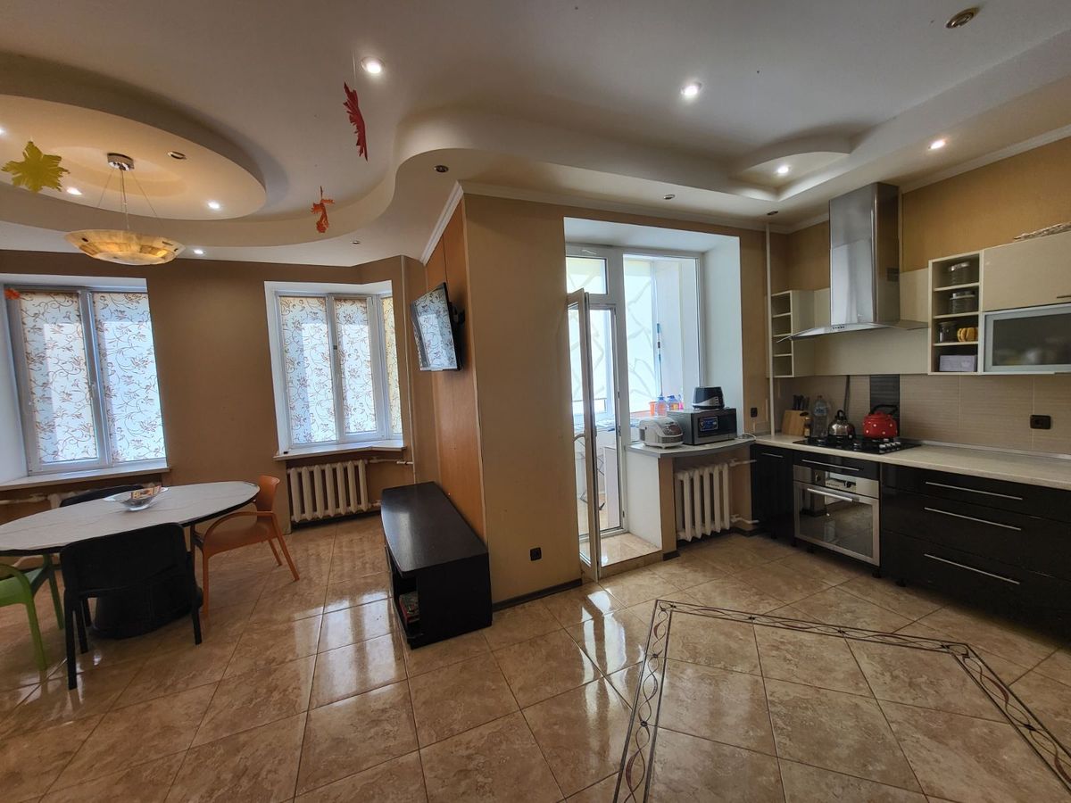 Квартира на Тополева вул.