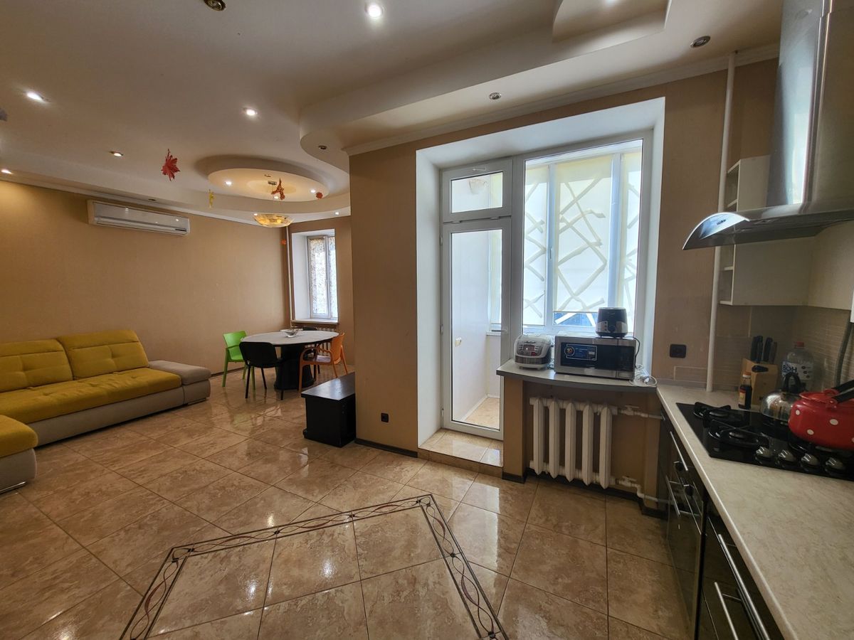 Квартира на Тополева вул.