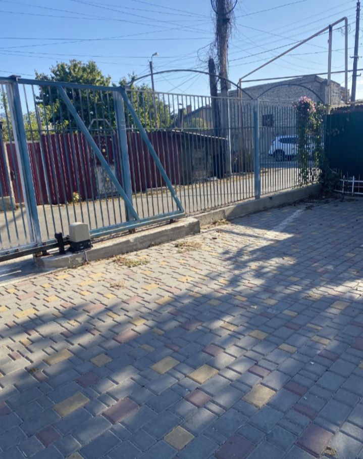 Квартира на Космонавта Комарова вул.