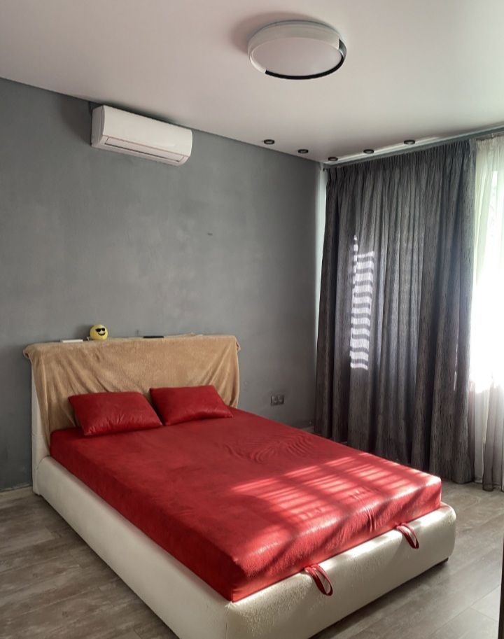 Квартира на Космонавта Комарова вул.