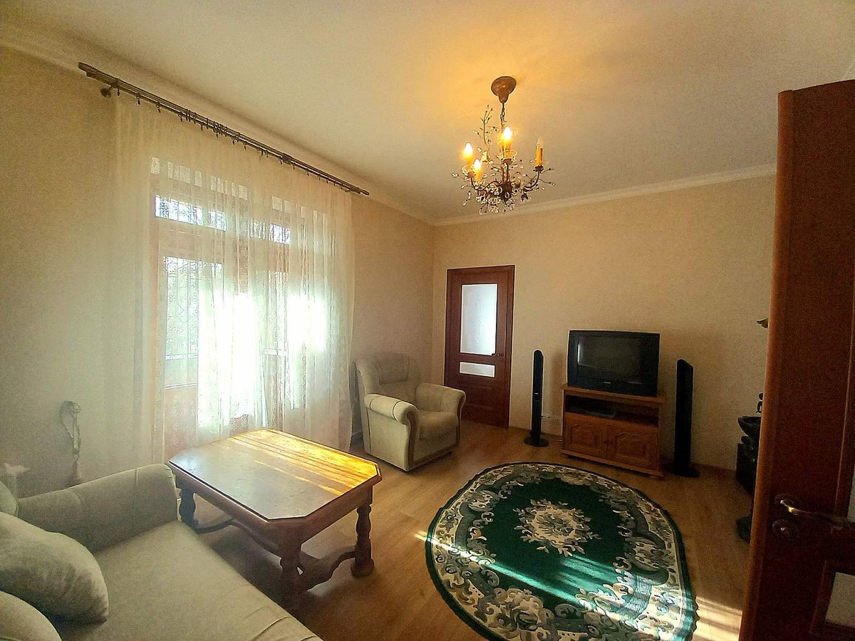 Продам 3-х кімнатну з капремонтом вул.К.Луніна /Адмиральский пр-т