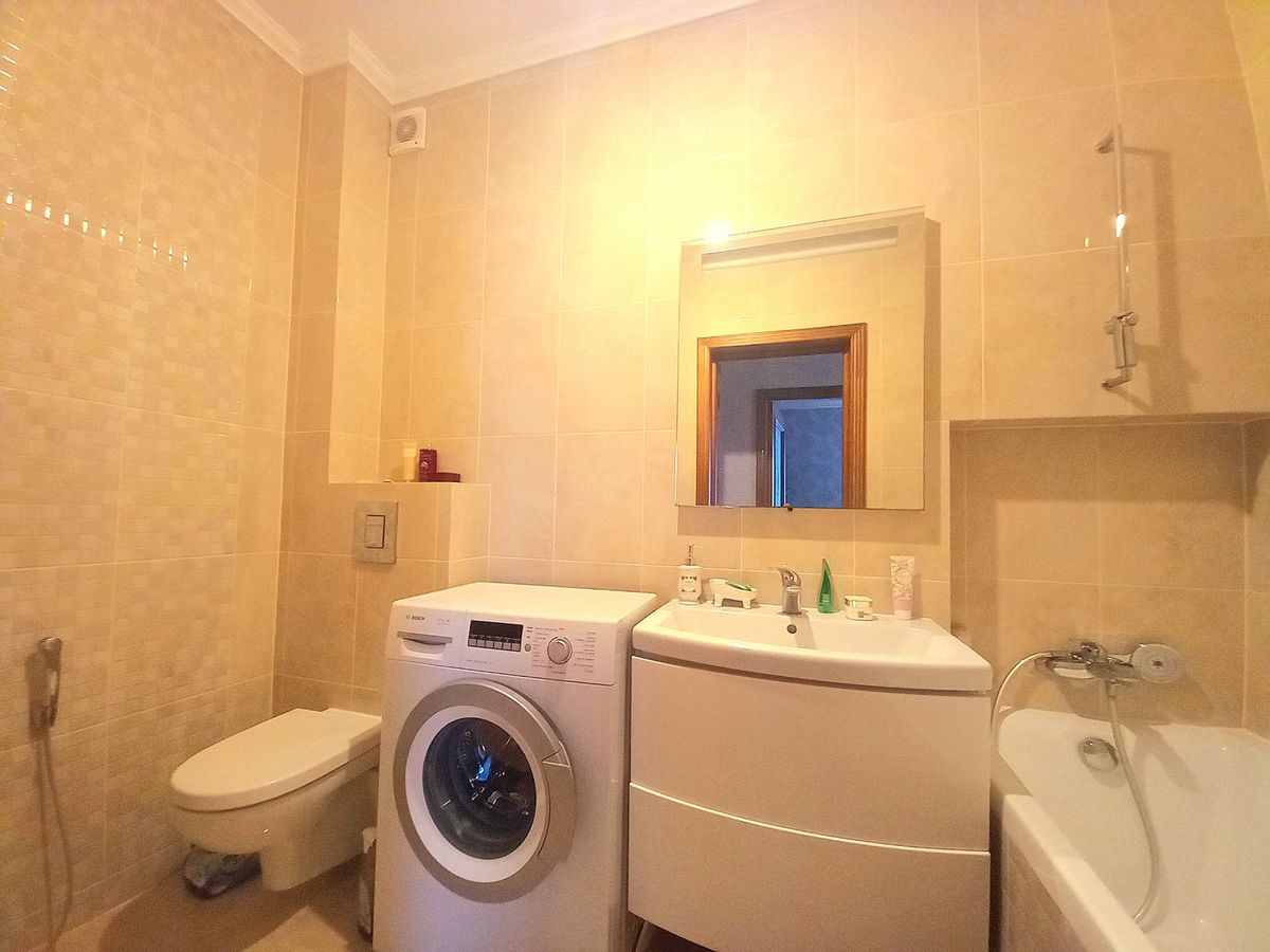 Продам 3-х кімнатну з капремонтом вул.К.Луніна /Адмиральский пр-т