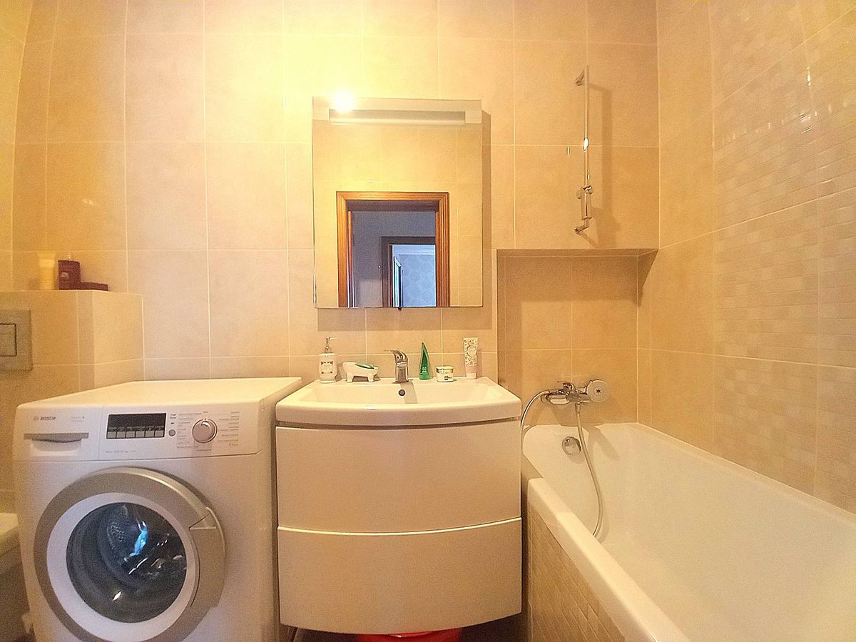 Продам 3-х кімнатну з капремонтом вул.К.Луніна /Адмиральский пр-т