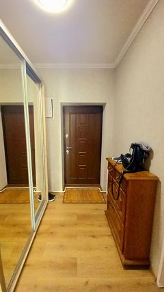 Продам 3-х кімнатну з капремонтом вул.К.Луніна /Адмиральский пр-т