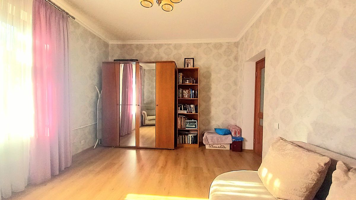 Продам 3-х кімнатну з капремонтом вул.К.Луніна /Адмиральский пр-т