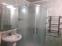 Продам двокімнатну квартиру з великою кухнею-студією та ремонтом у цегляному будинку