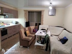 Продам двокімнатну квартиру з великою кухнею-студією та ремонтом у цегляному будинку