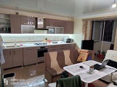 Продам двокімнатну квартиру з великою кухнею-студією та ремонтом у цегляному будинку