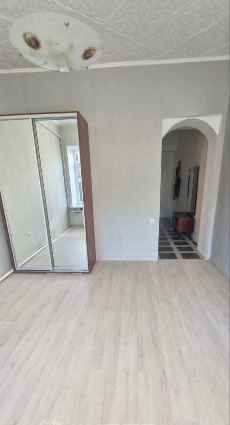 One-bedroom apartment on Vosnesensky Lane