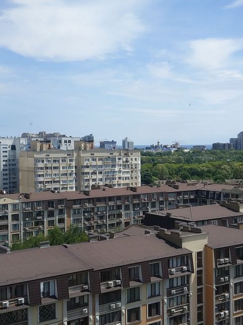 Двохрівнева квартира на Зоопарковій