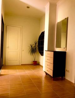 Квартира на Сахарова Академіка вул.