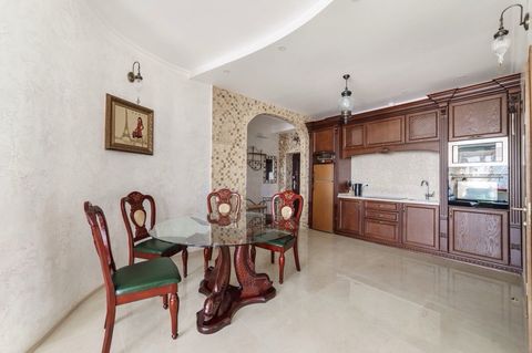 Продается трехкомнатная квартира в ЖК Новая Аркадия