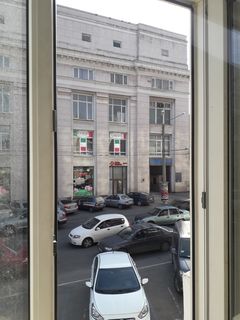 Продається велика трикімнатна квартира