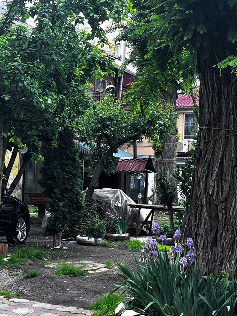 Продається велика трикімнатна квартира