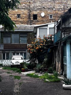 Продається велика трикімнатна квартира