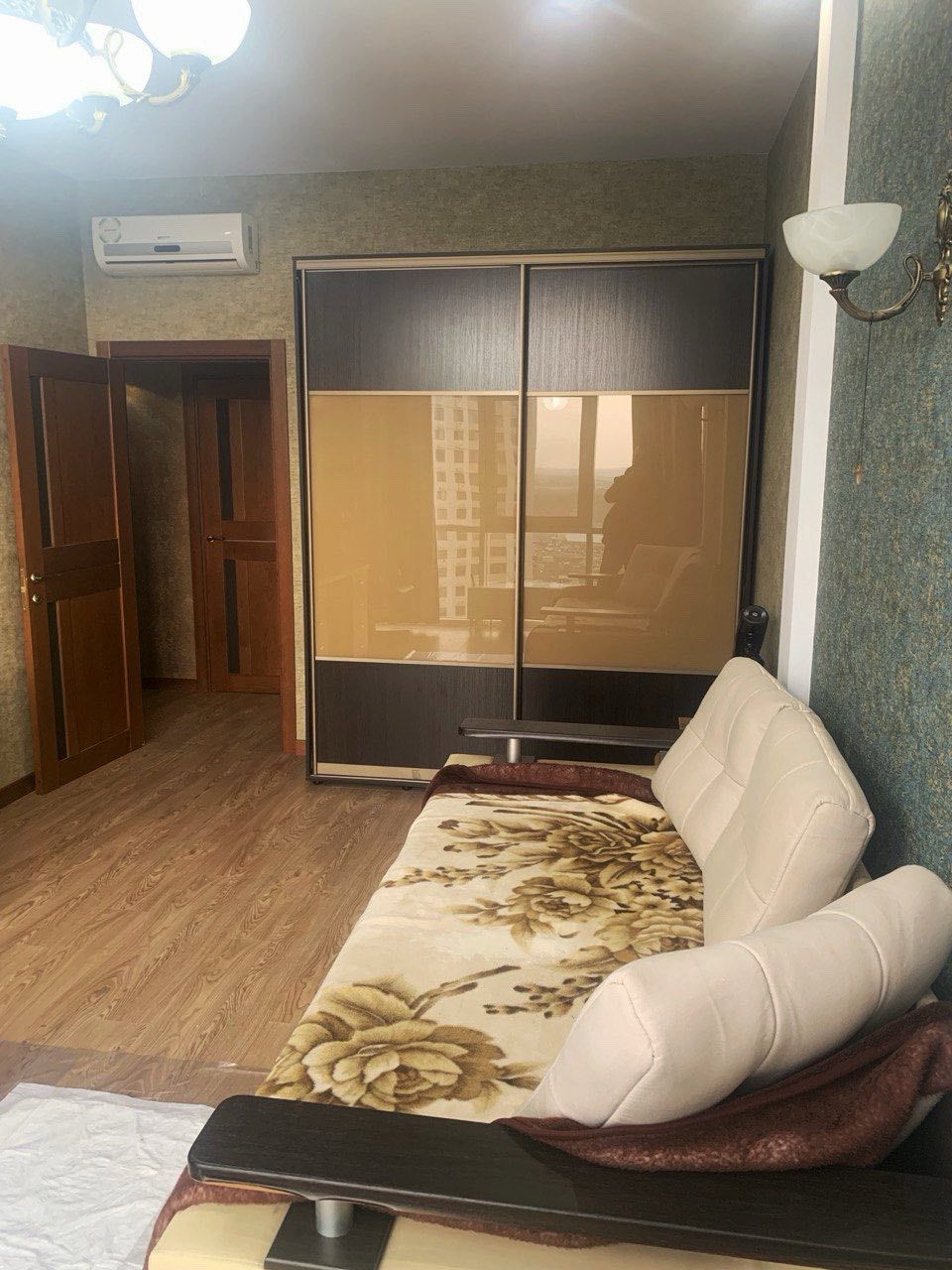 Квартира на Перлинна вул