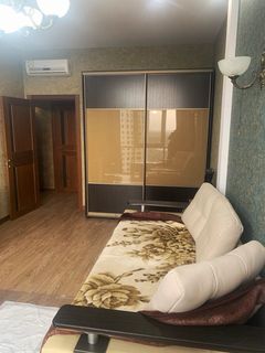 Квартира на Перлинна вул