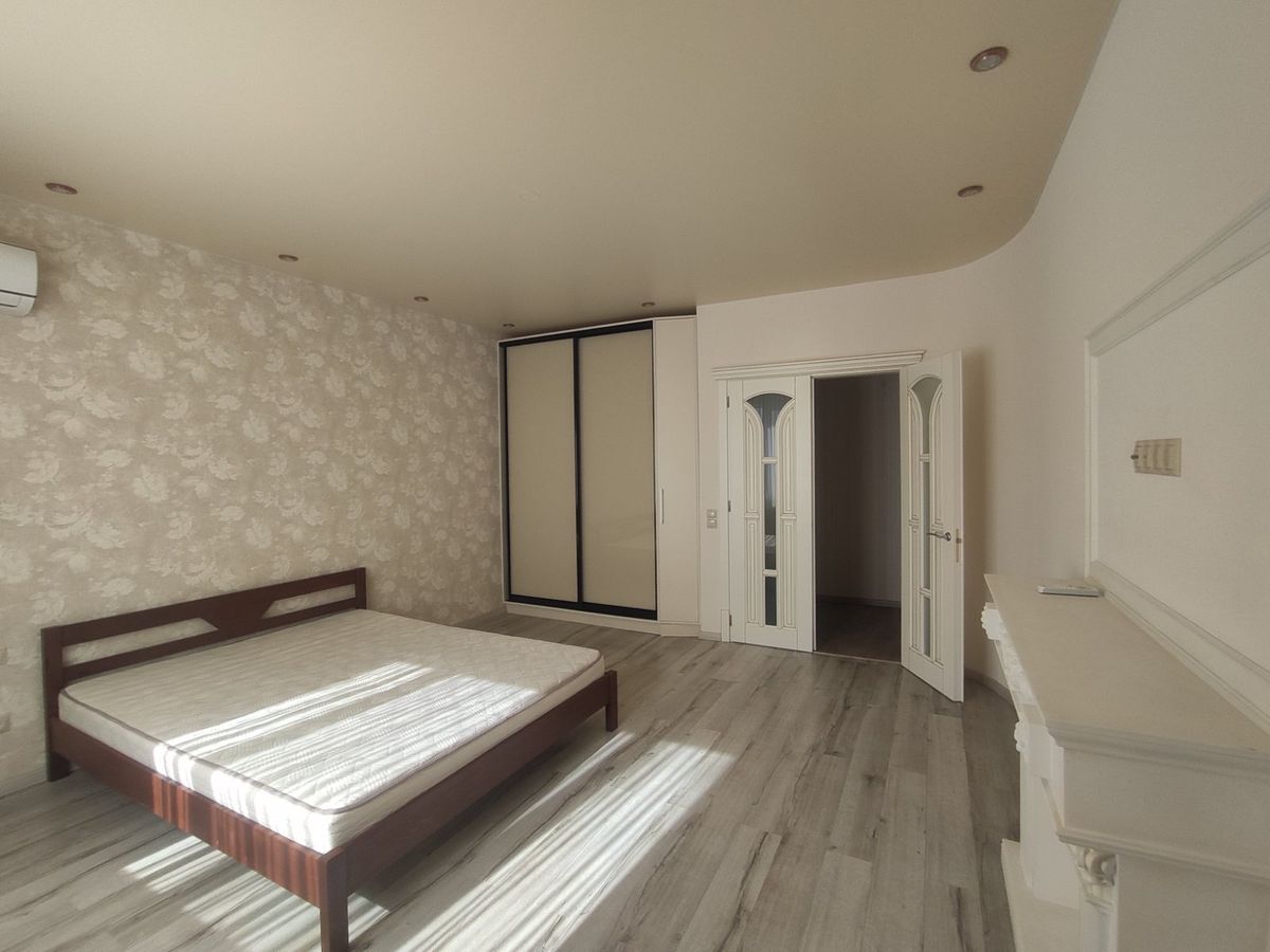 Квартира на Чикаленка вул.