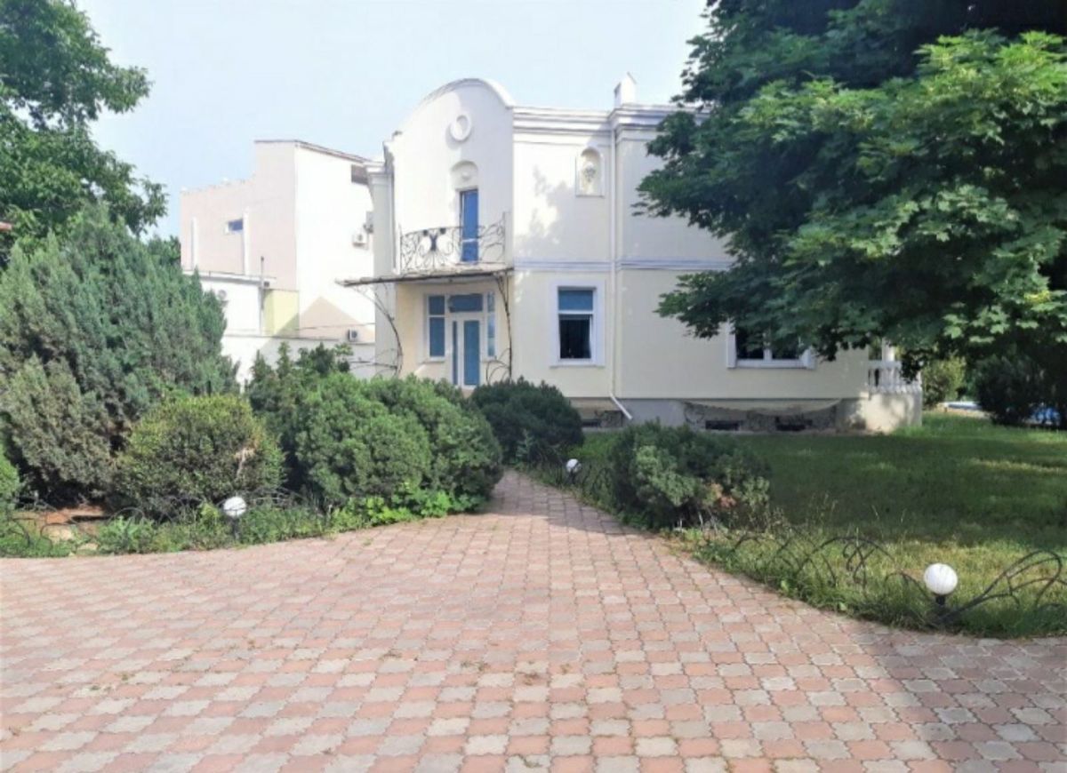 Дом на Набережной ул.