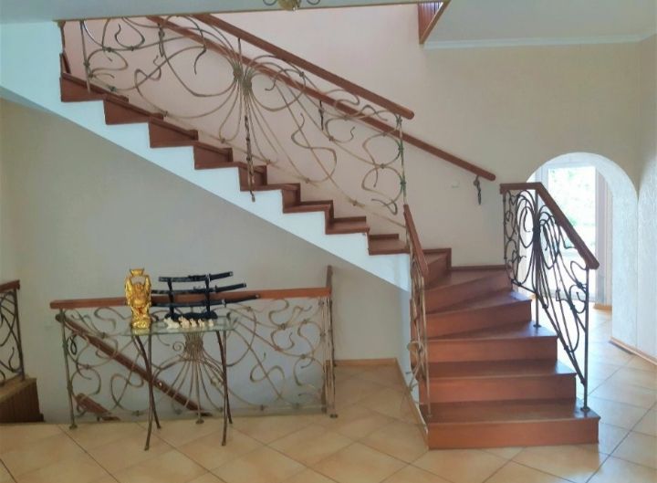 Дом на Набережной ул.