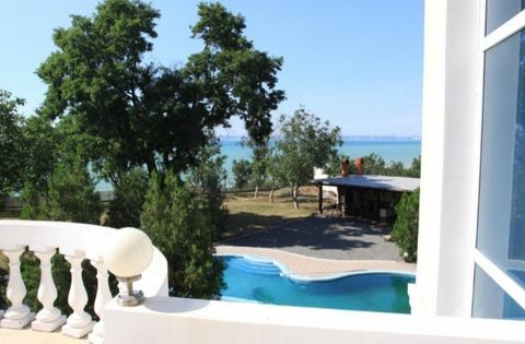 Дом на Набережной ул.