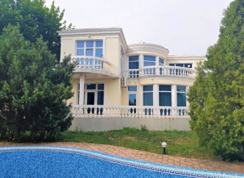 Дом на Набережной ул.