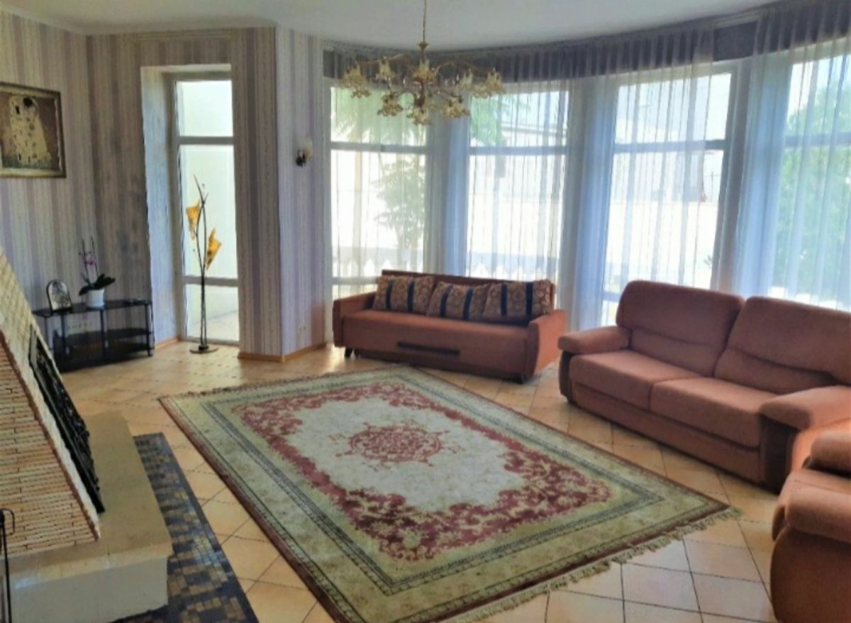 Дом на Набережной ул.