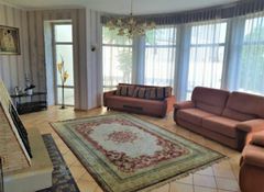 Дом на Набережной ул.