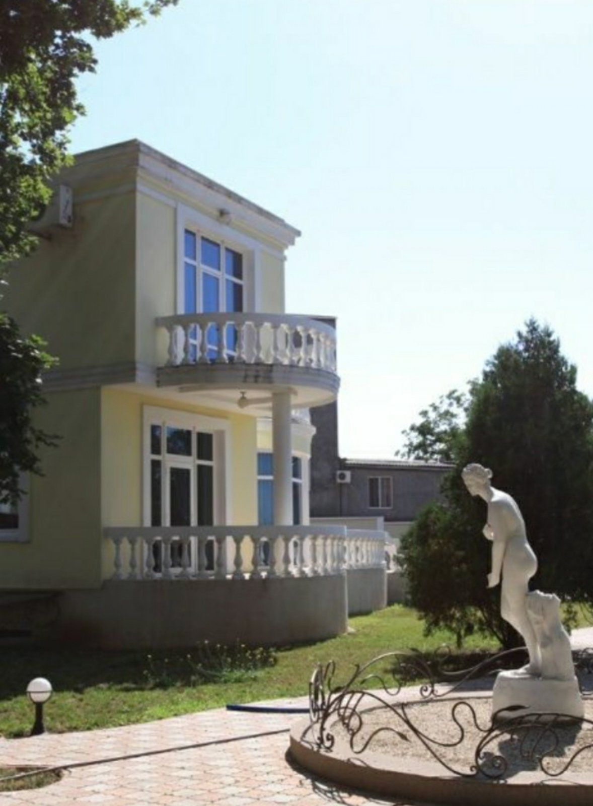 Дом на Набережной ул.