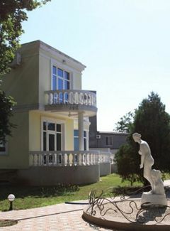 Дом на Набережной ул.